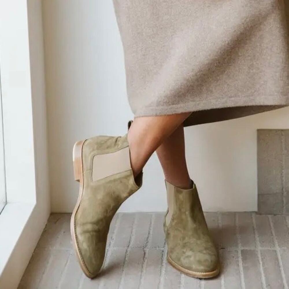 Jenni Kayne Suede Chelsea boots soft laurel Size 9 Minimalist Luxe Modern Chic